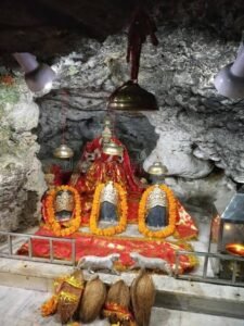 मां वैष्णों की गुफा वाली मंदिर